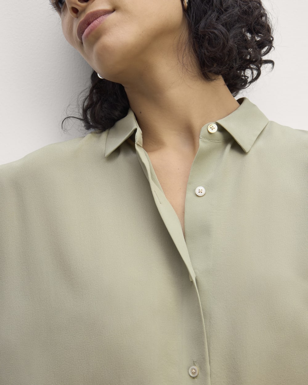 The Boxy Shirt in Washable Silk | Seagrass - Image 4