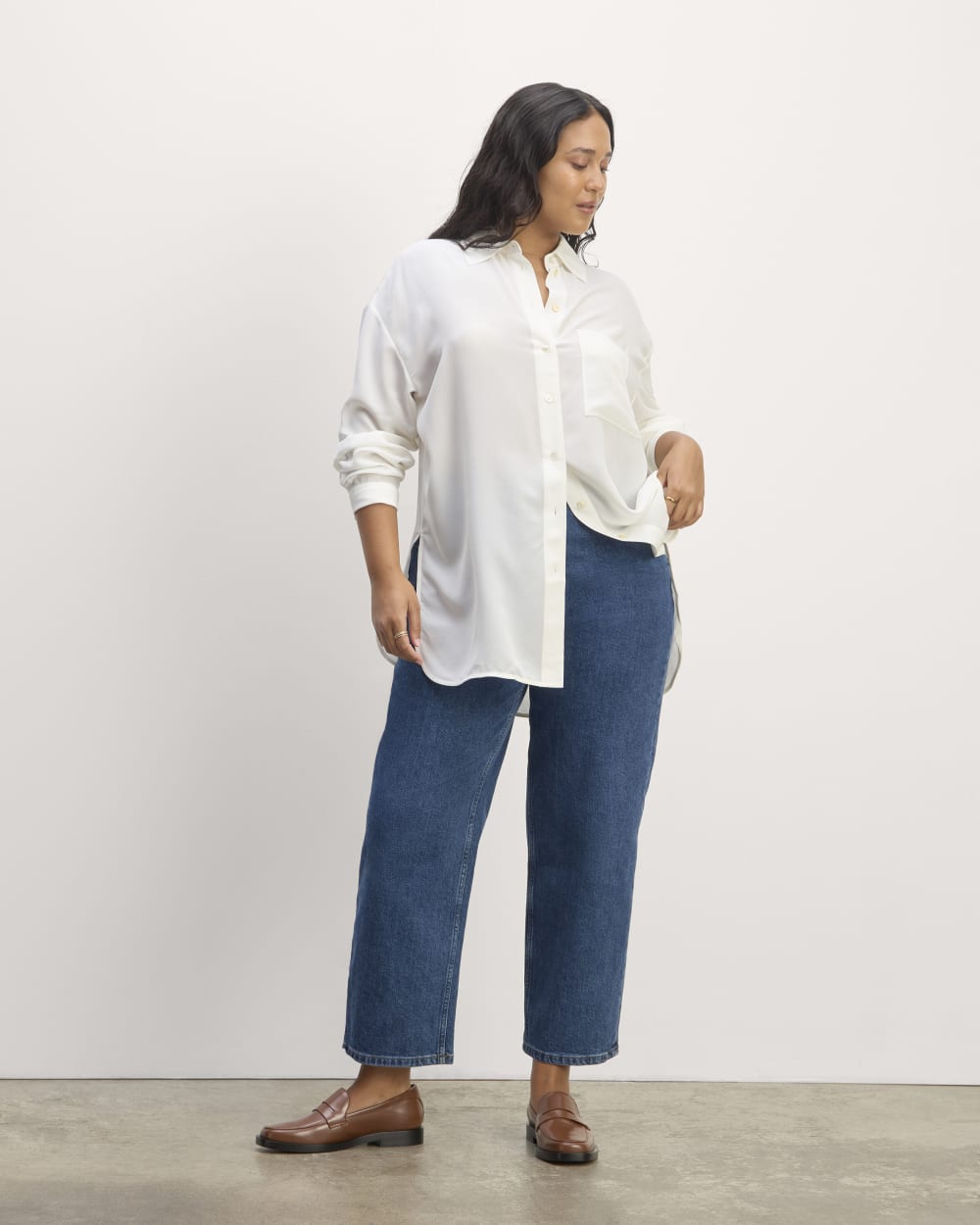 The Boyfriend Shirt in Washable Silk | Off-White - Image 3