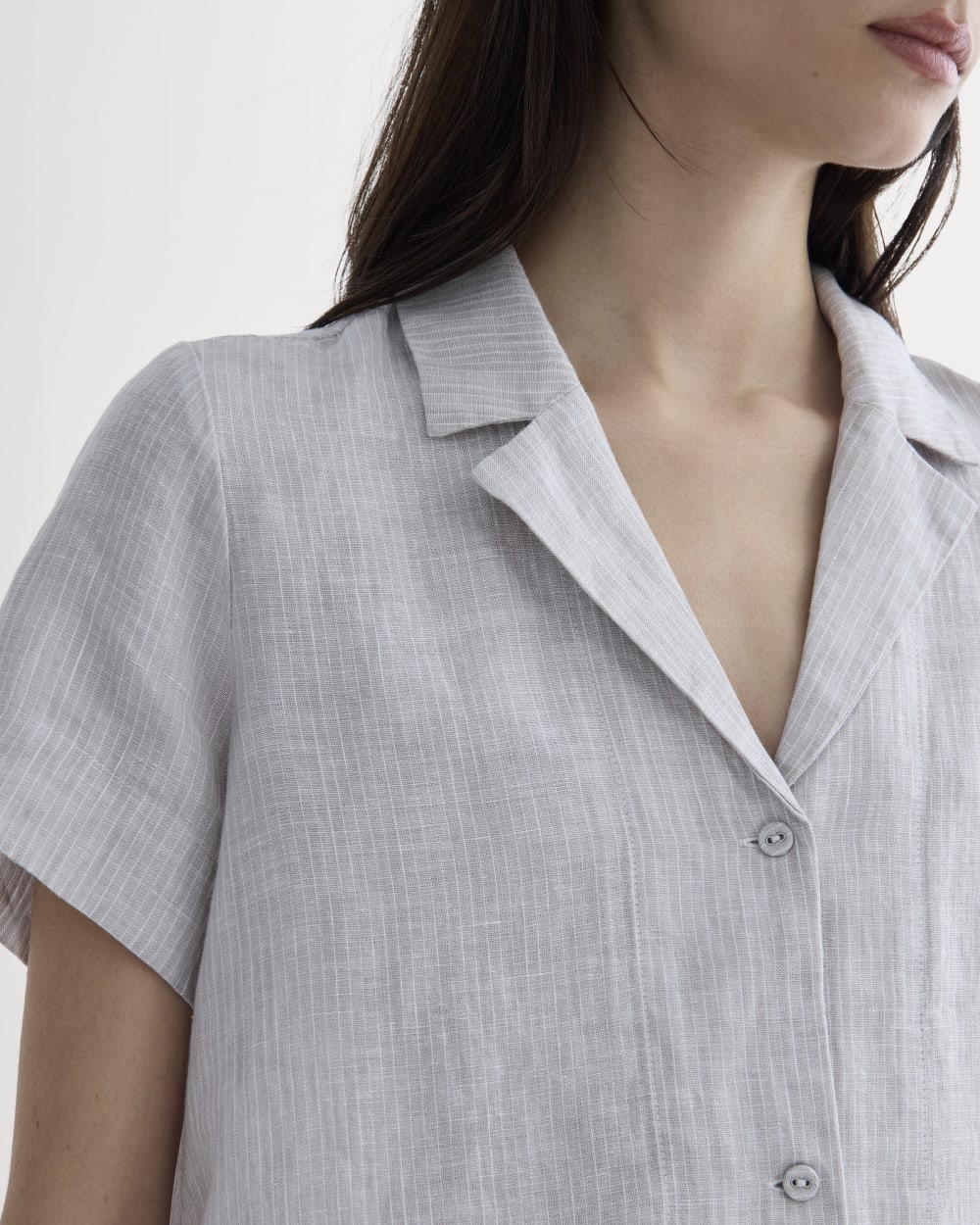 The Notch Shirt in Linen | Stone / White - Image 4