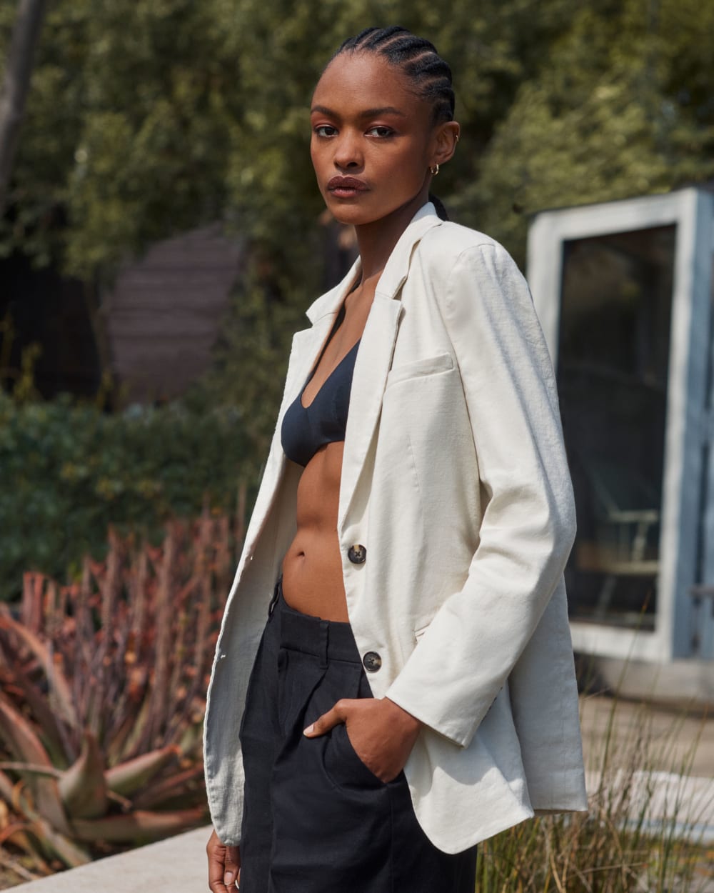 The Pleated Short in Stretch Linen | Black - Image 7