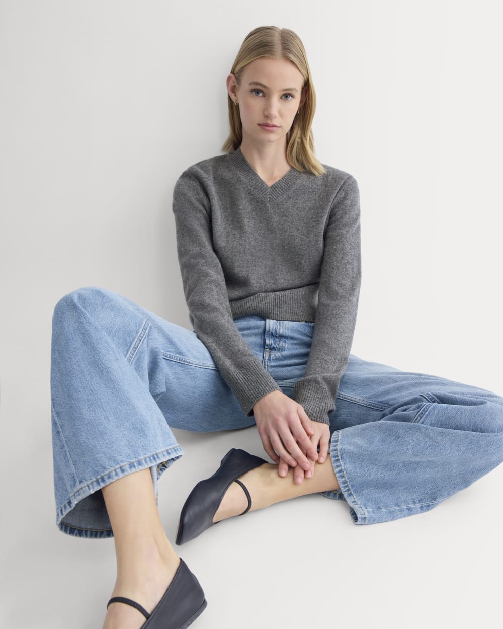 Cashmere Cropped High-V Sweater | Heather Charcoal - Image 4