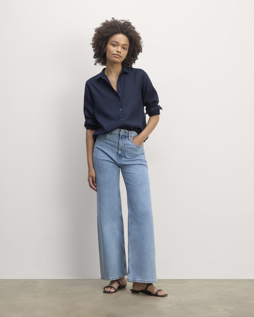 The Must-Have Shirt in Linen | Navy - Image 3