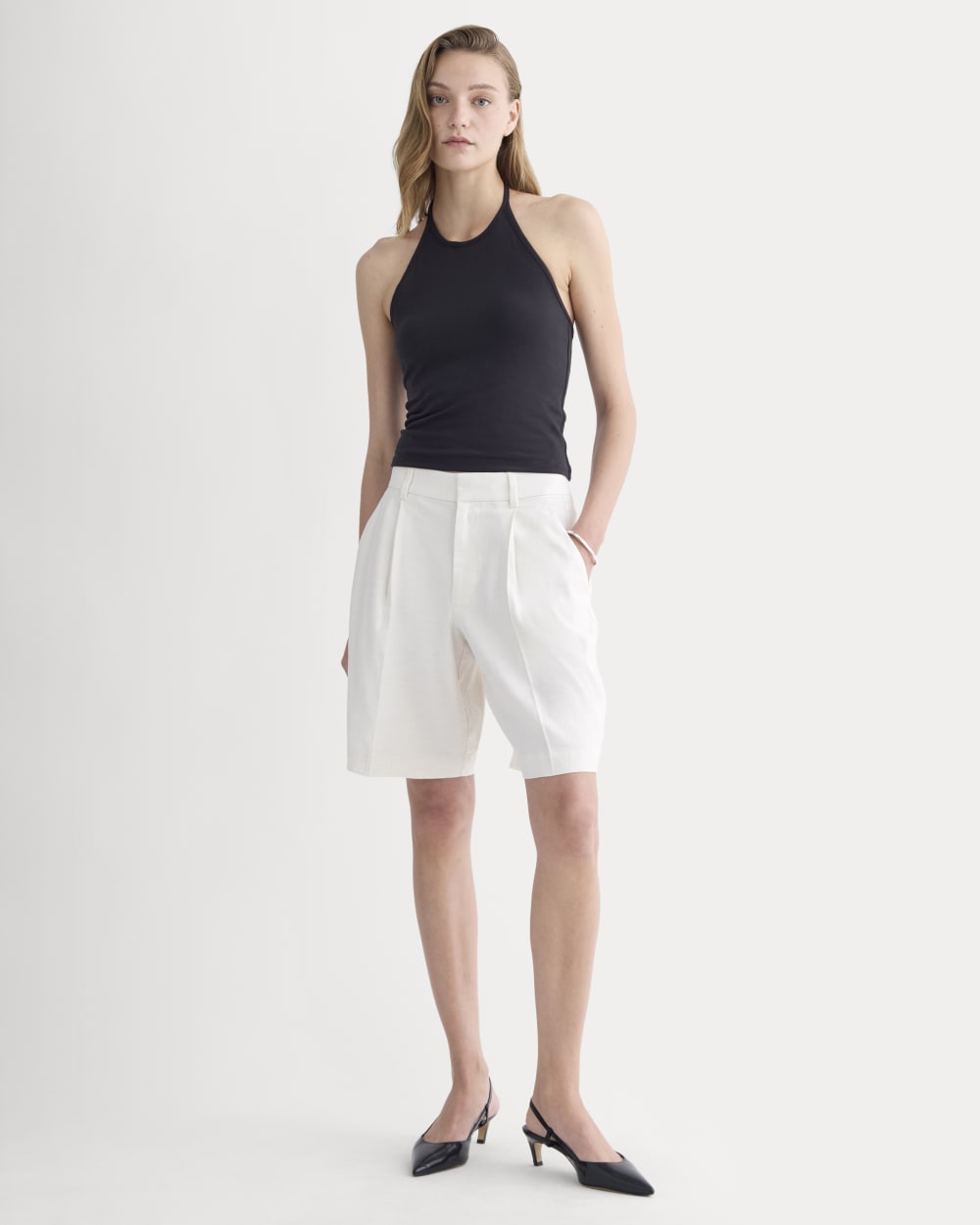 The Pleated Short in Stretch Linen | Natural Chambray