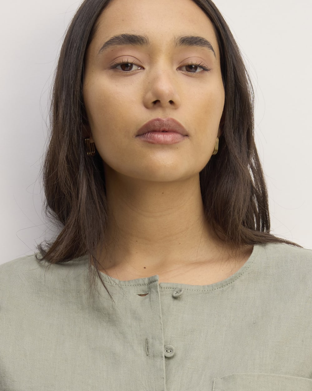 The Popover Shirt in Linen | Sage Green - Image 4
