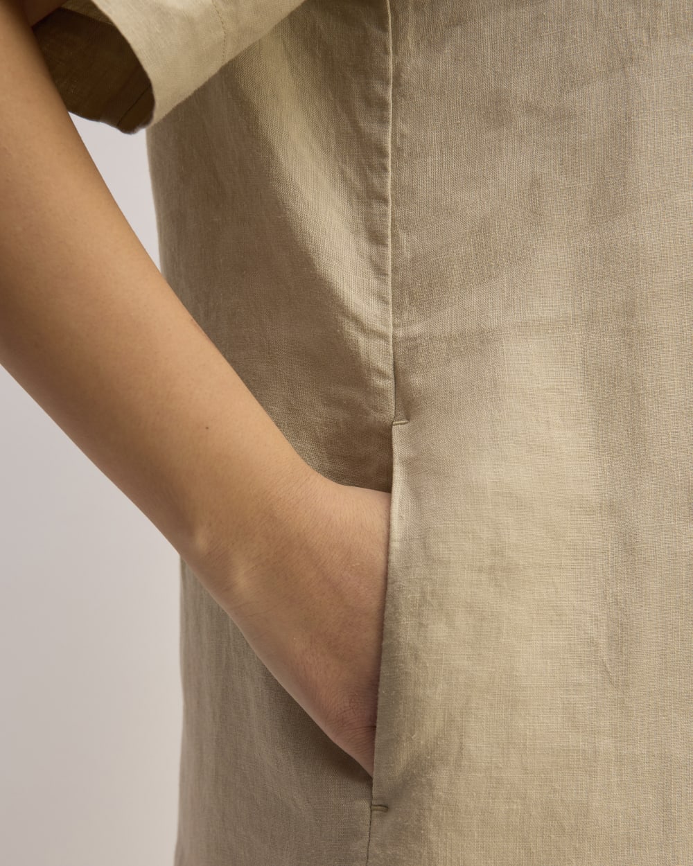 The Shirtdress in Linen | Trench Coat Khaki - Image 5