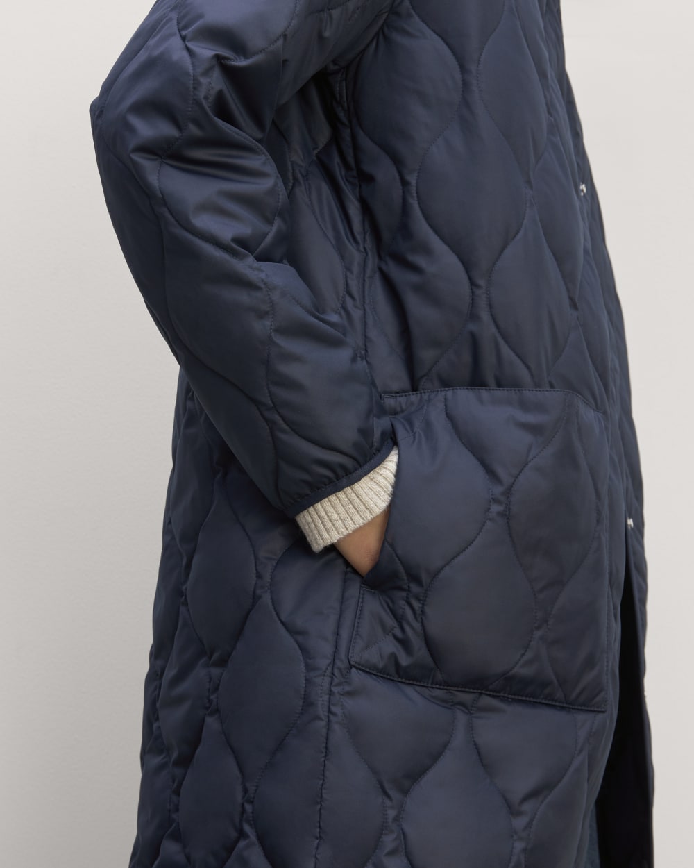 The Long Quilted Liner | Navy - Image 5