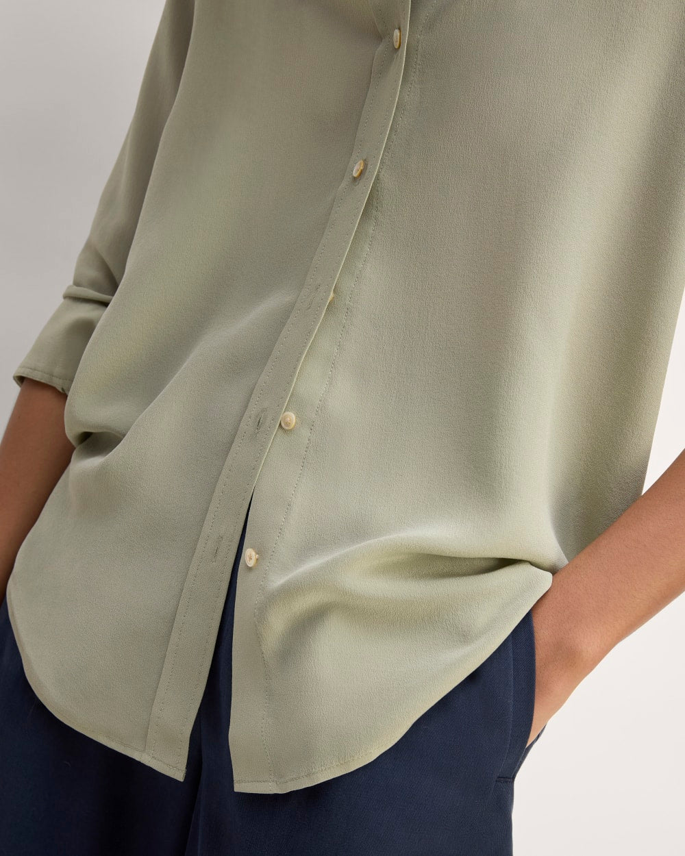 The Must-Have Shirt in Washable Silk | Seagrass - Image 5