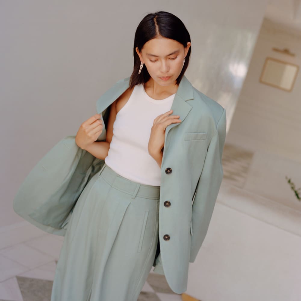 The Draper Pleated Pant in Buttersmooth | Lily Pad | 32 Inseam - Image 5