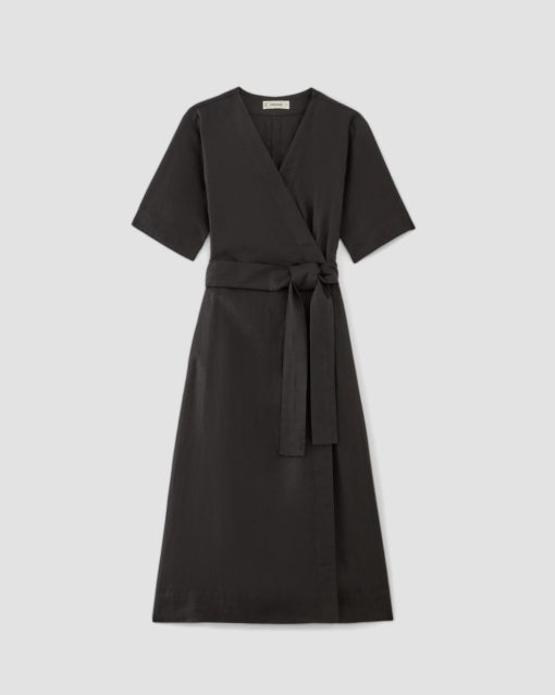 Alternative view of The Wrap Dress in Linen | Black