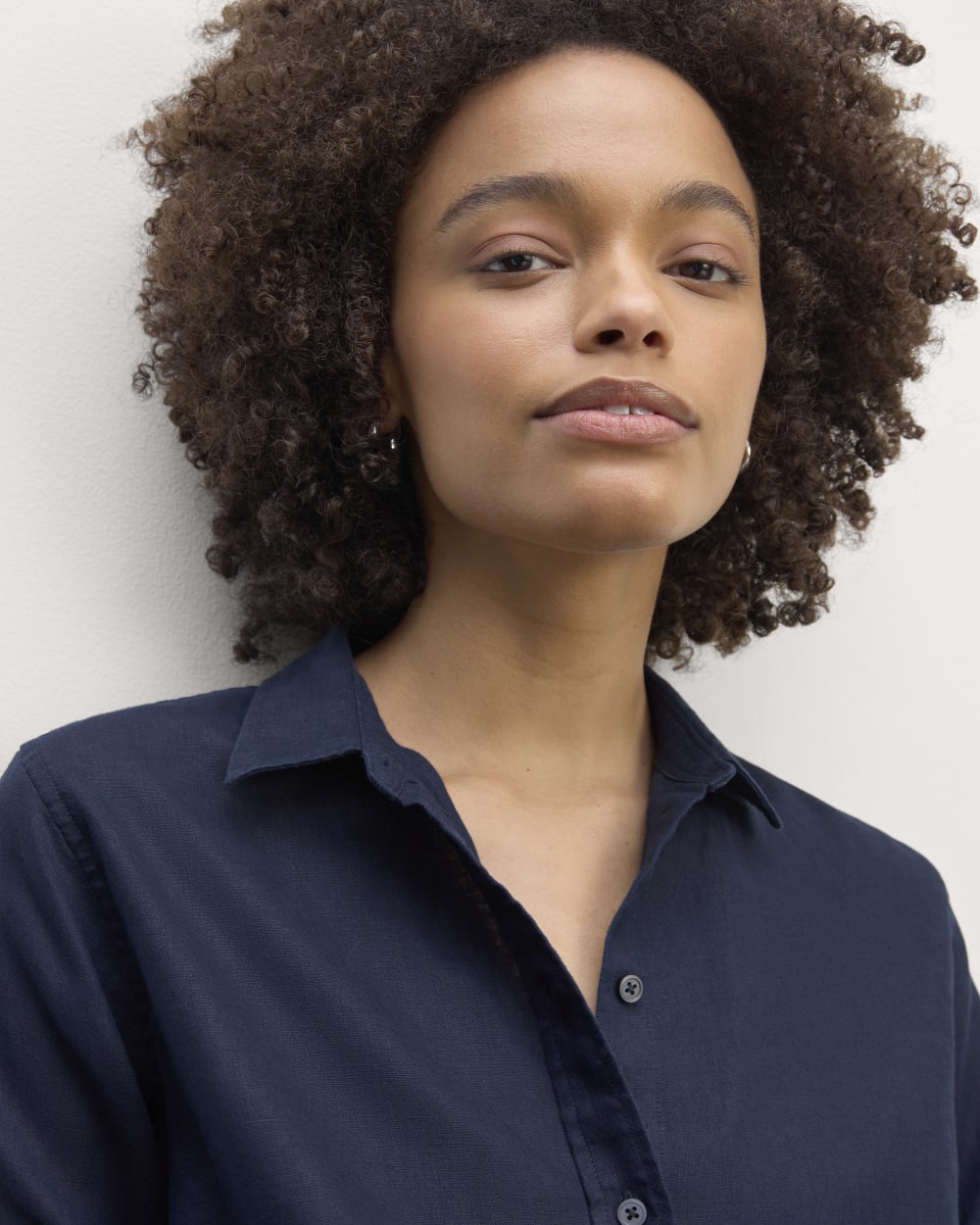 The Must-Have Shirt in Linen | Navy - Image 4