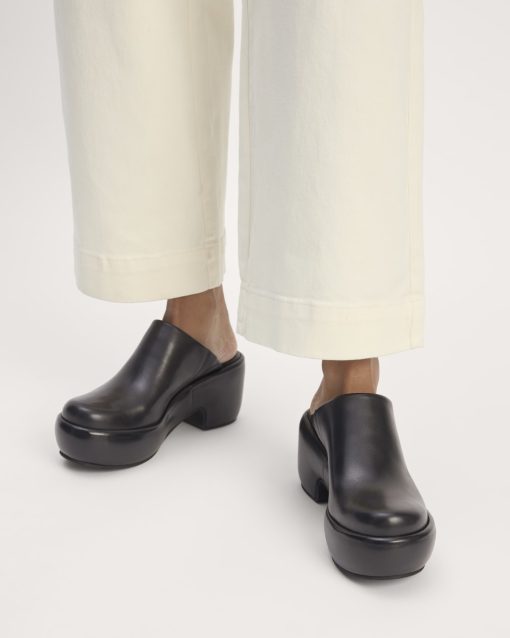 Alternative view of The Puffa Clog | Black