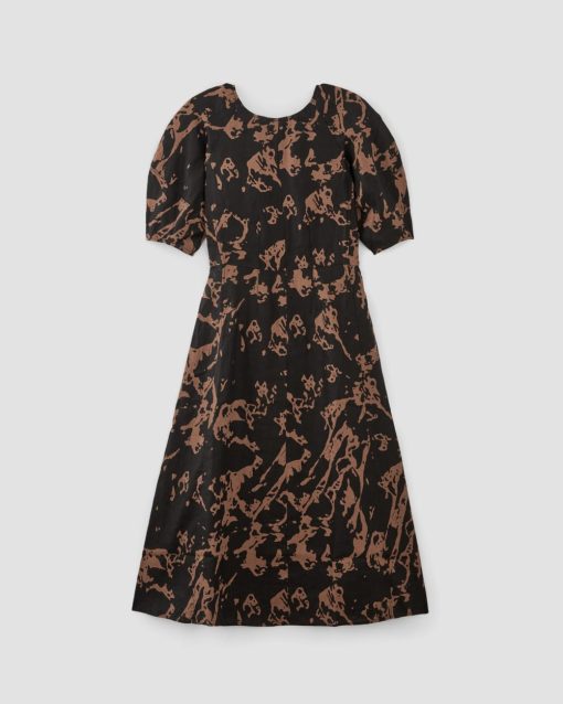 Alternative view of The Linen Short-Sleeve Scoop Midi Dress | Carob Brown Abstract