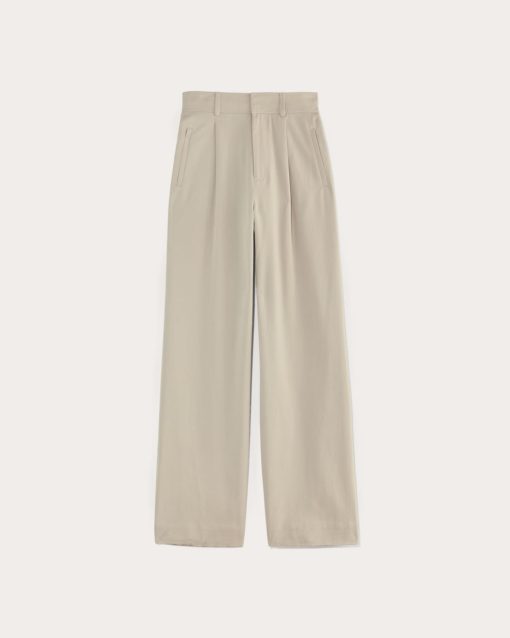 Alternative view of The Draper Pleated Pant in Buttersmooth | Sandstone | 32 Inseam
