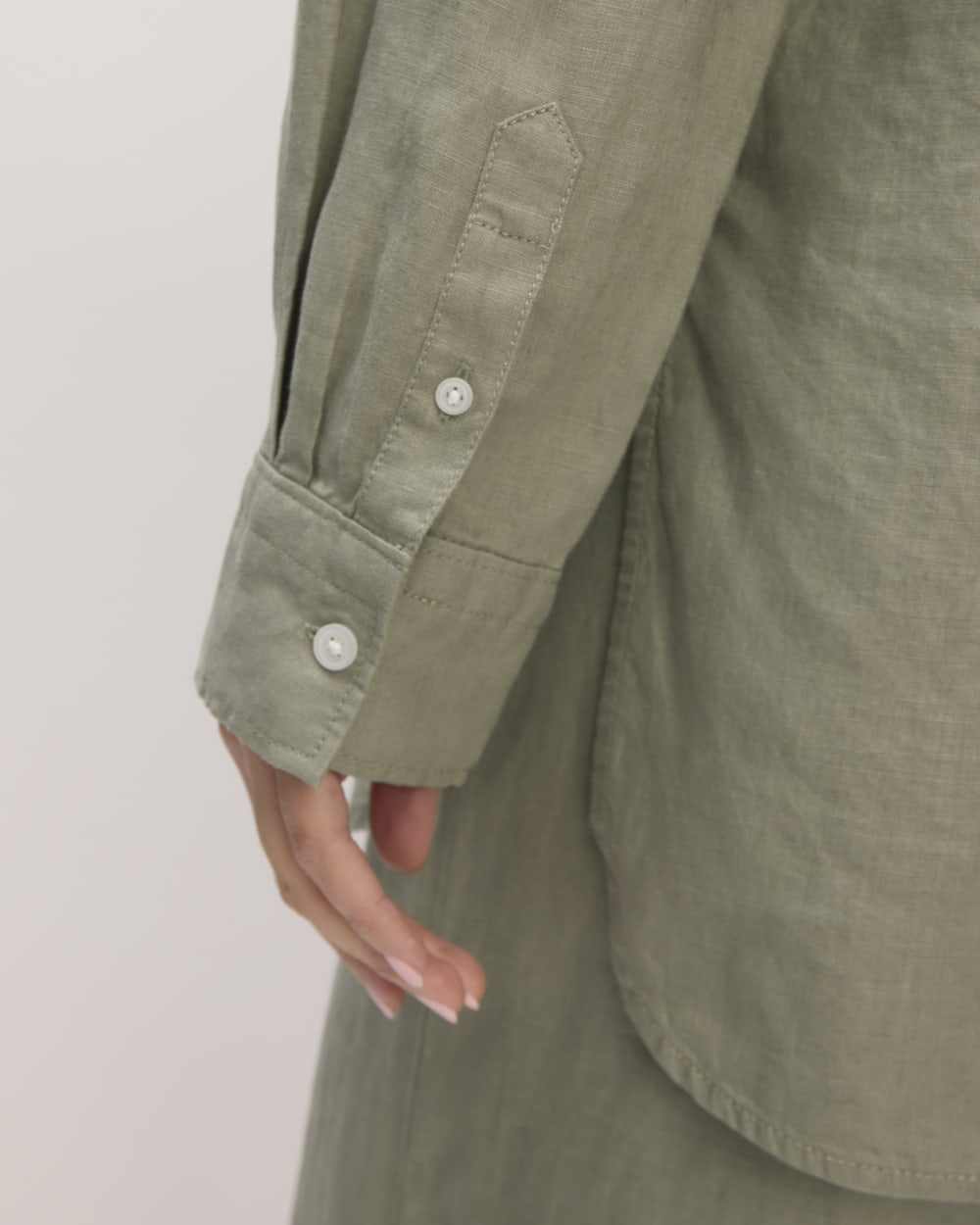The Boyfriend Shirt in Linen | Sage Green - Image 5