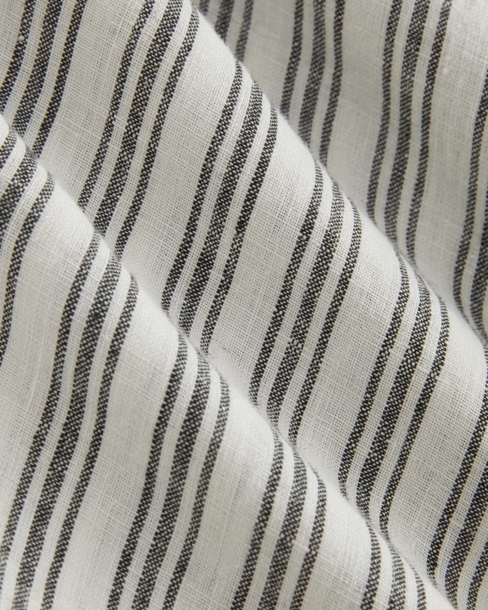 The Resort Shirt in Linen | Bone / Black - Image 6