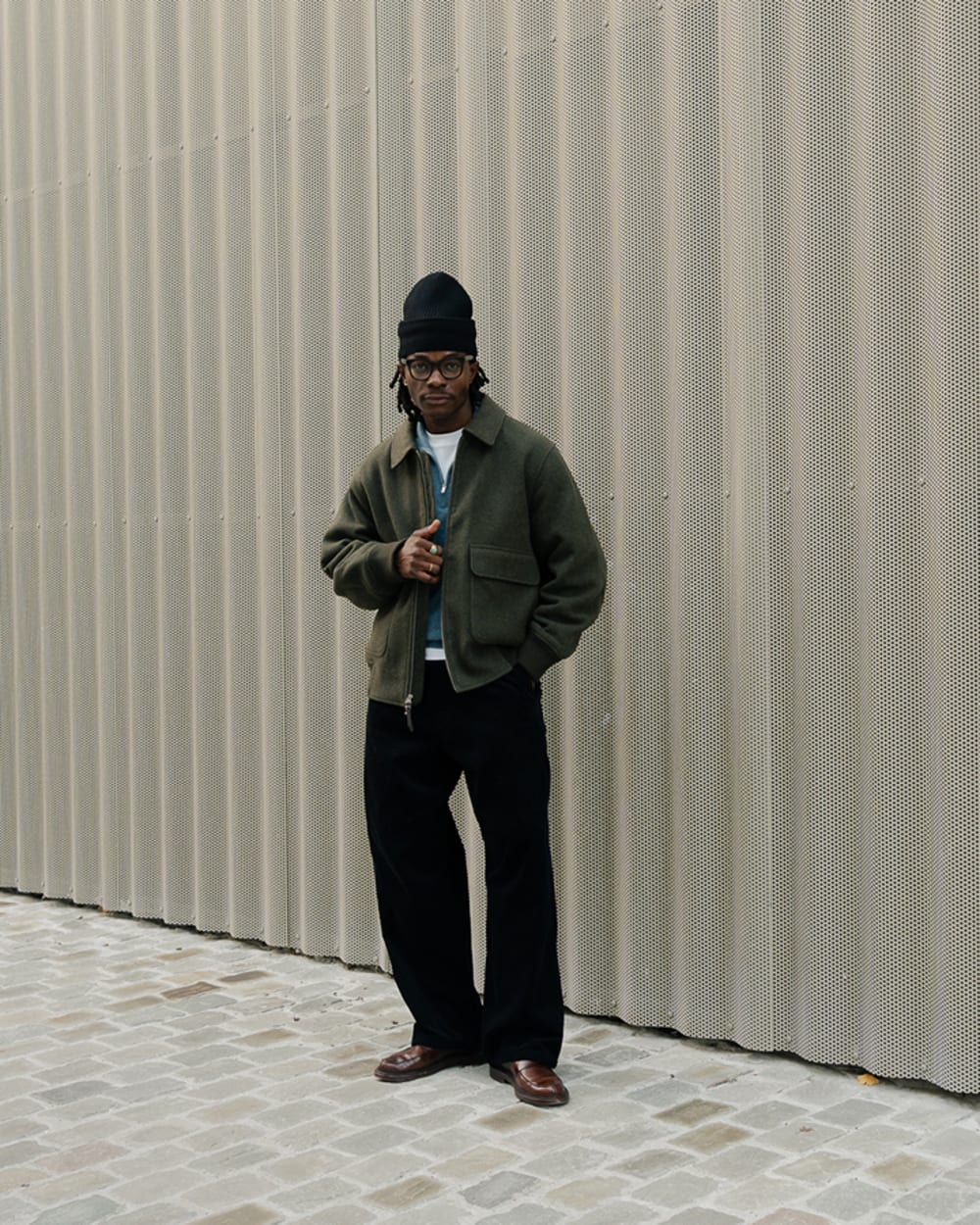The Cashmere Ribbed Beanie | Black - Image 3