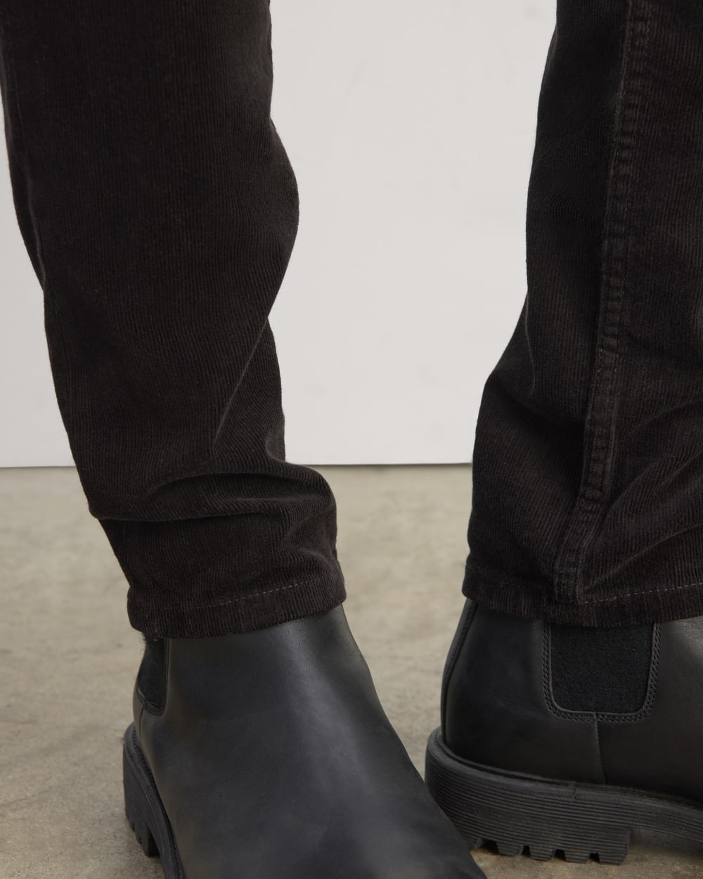 The 5-Pocket Pant in Corduroy | Black - Image 5