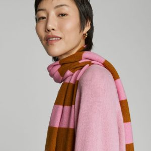 Alternative view of The Cashmere Scarf | Tapenade / Bubblegum